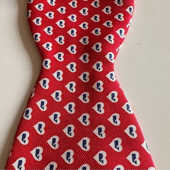 Vineyard Vines Red Hearts Silk Bow Tie for Kids - Playful & Charming - Picture 13 of 17